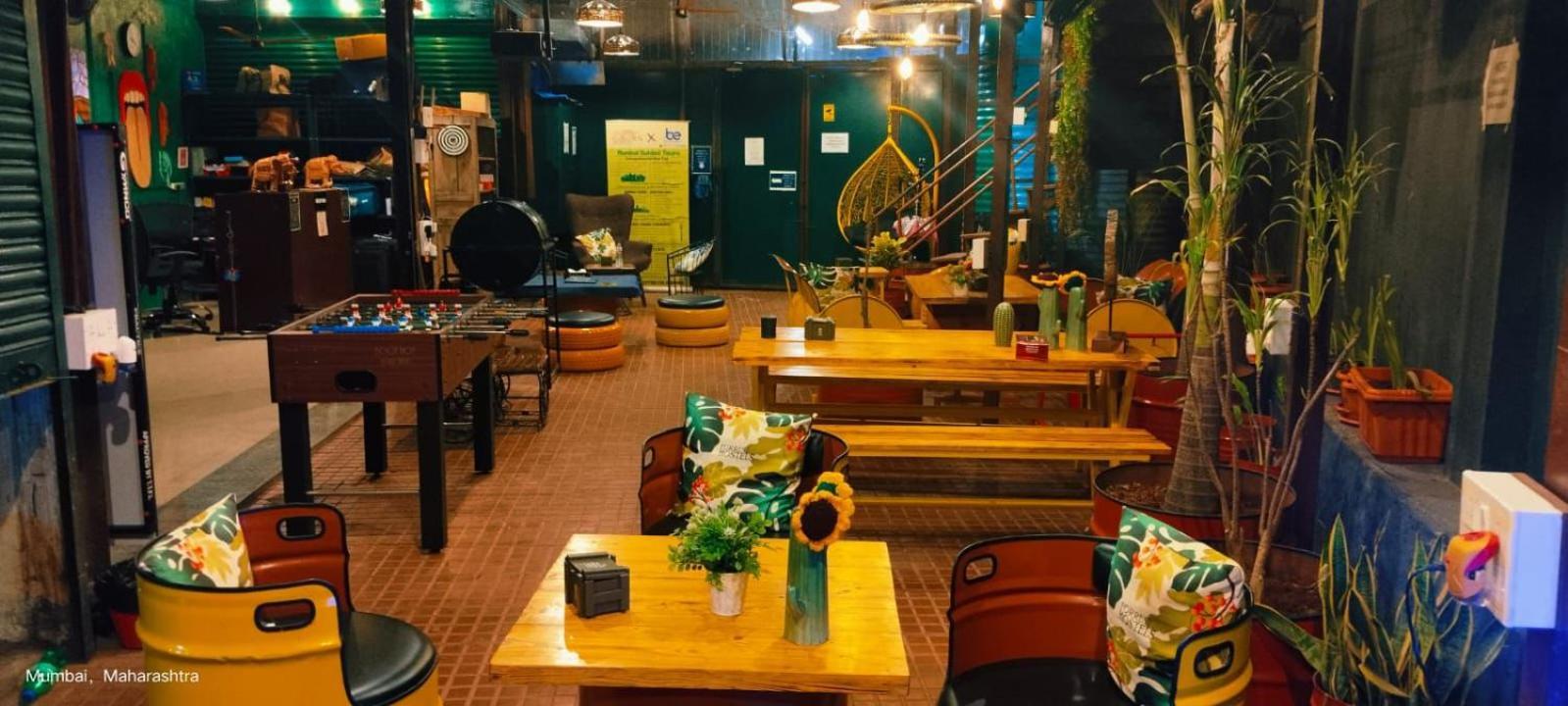 Forrest Hostels Mumbai Exteriör bild