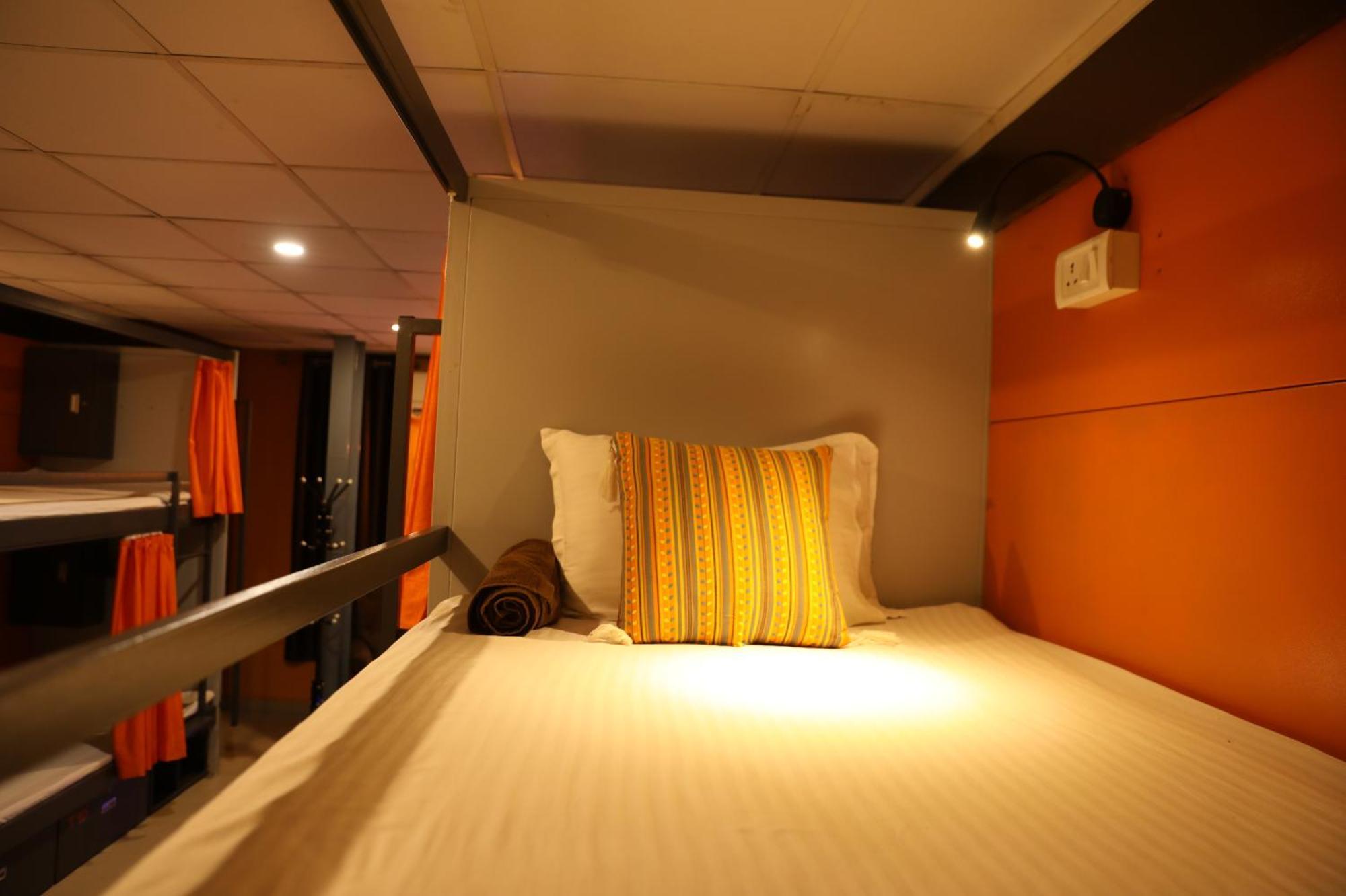 Forrest Hostels Mumbai Exteriör bild