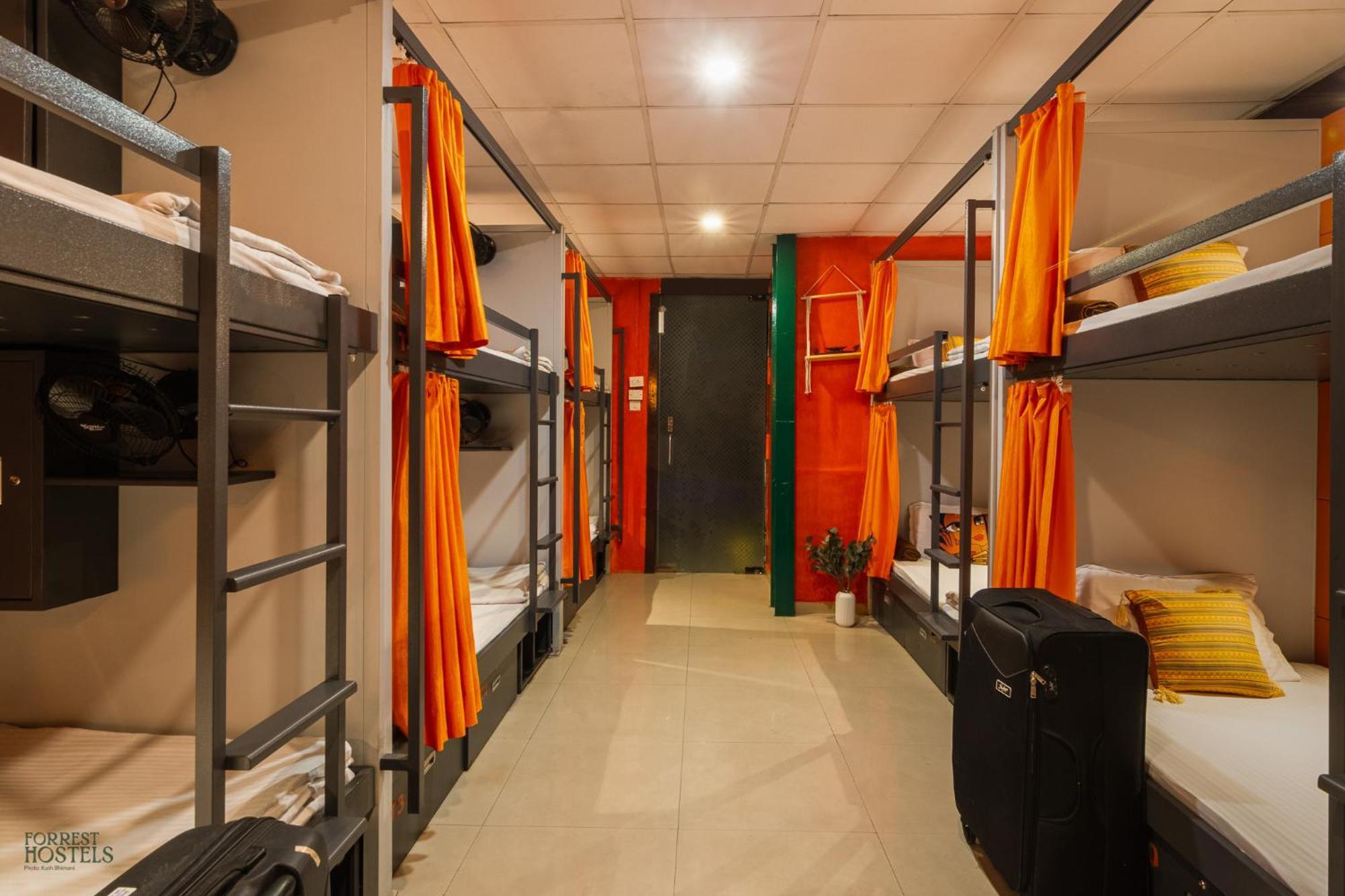 Forrest Hostels Mumbai Exteriör bild