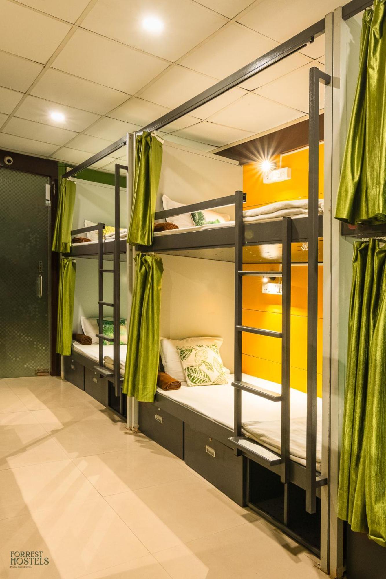 Forrest Hostels Mumbai Exteriör bild