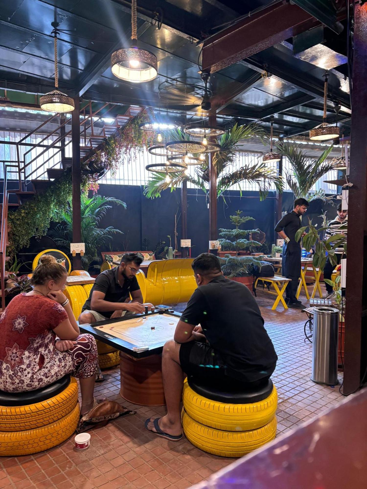 Forrest Hostels Mumbai Exteriör bild