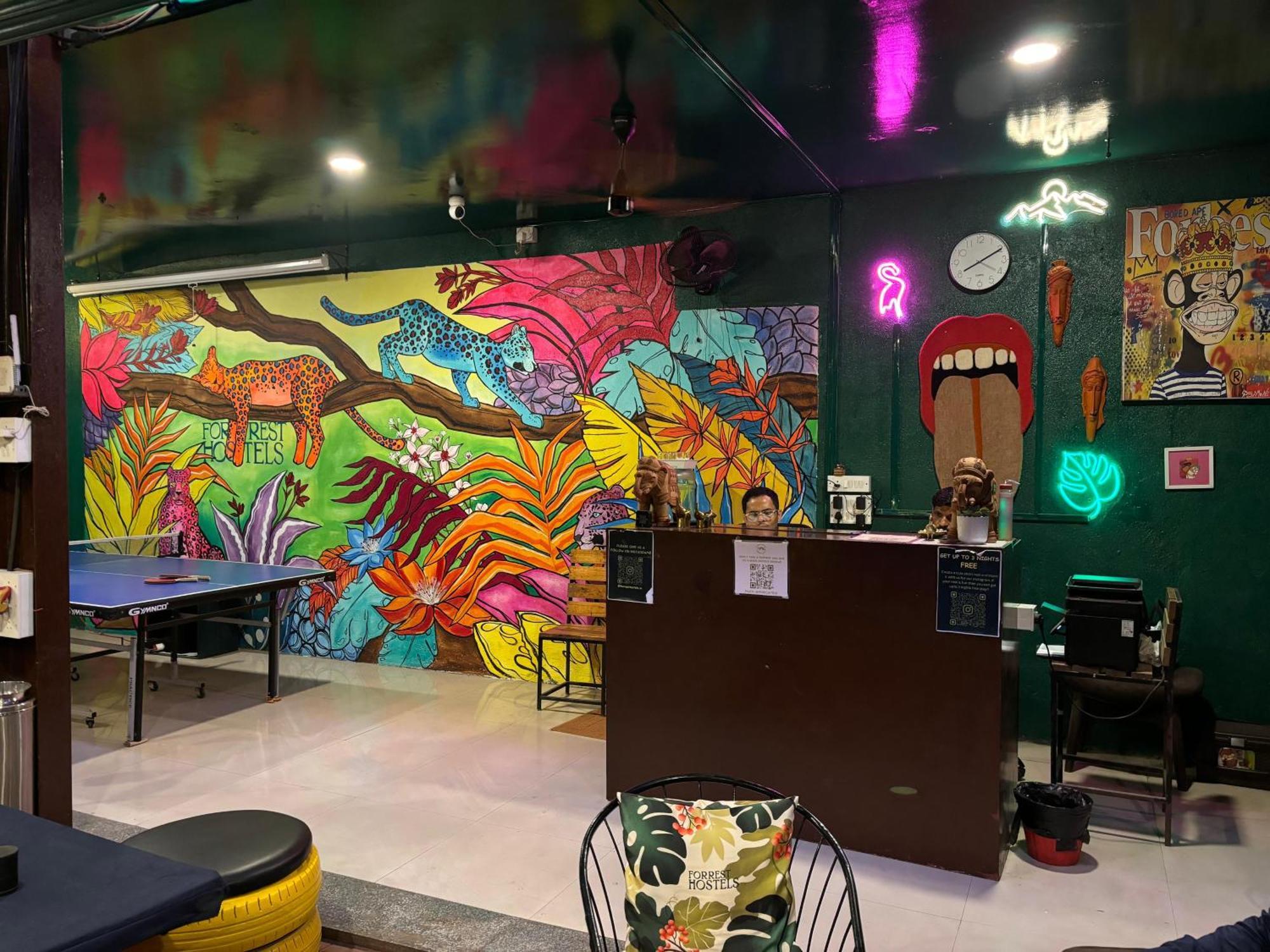 Forrest Hostels Mumbai Exteriör bild