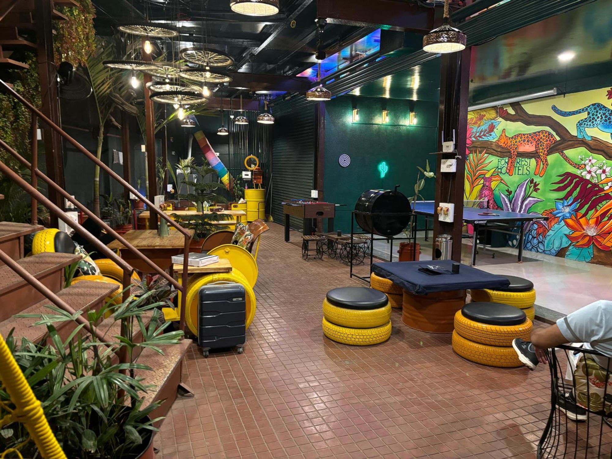 Forrest Hostels Mumbai Exteriör bild