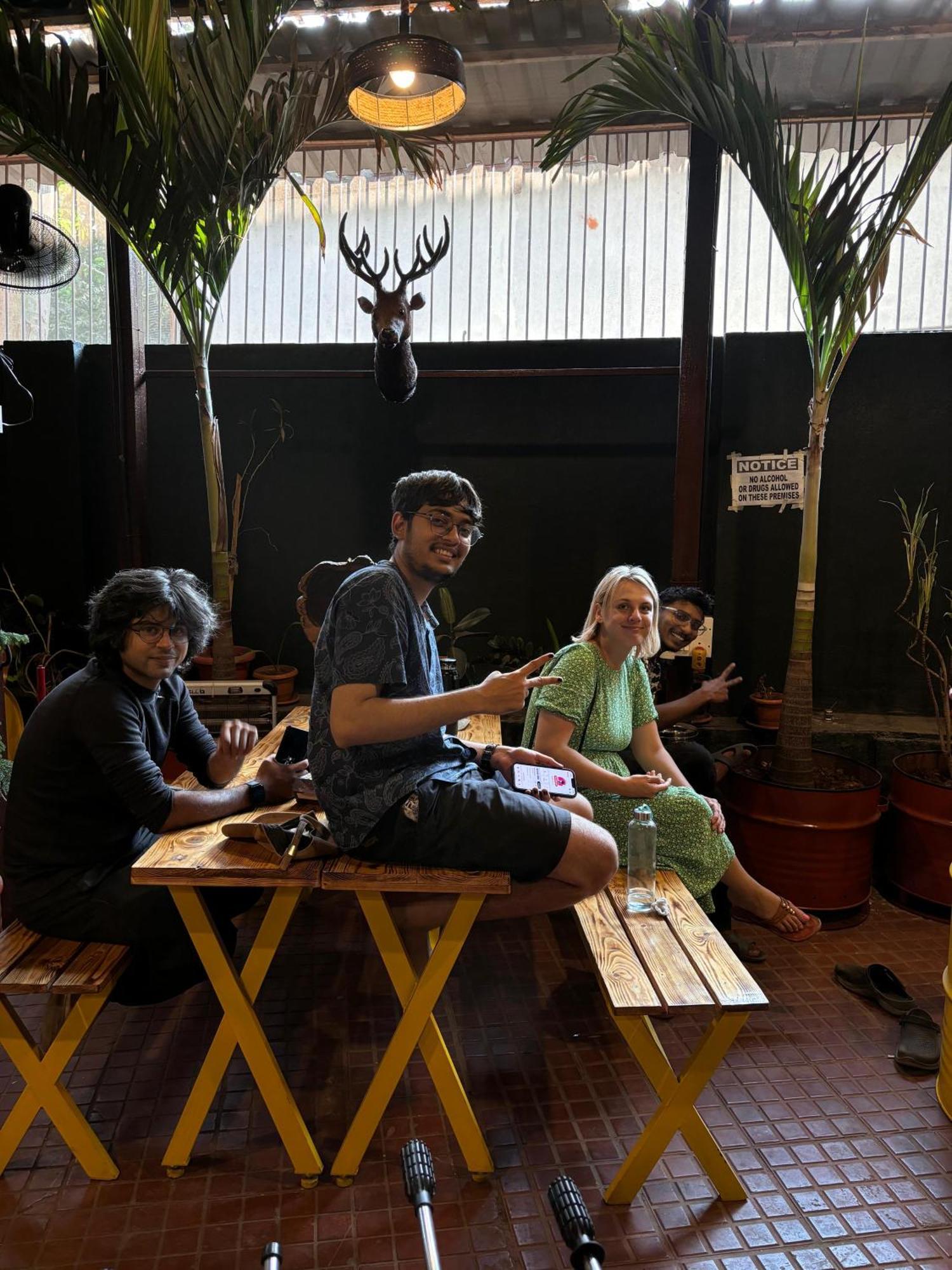 Forrest Hostels Mumbai Exteriör bild